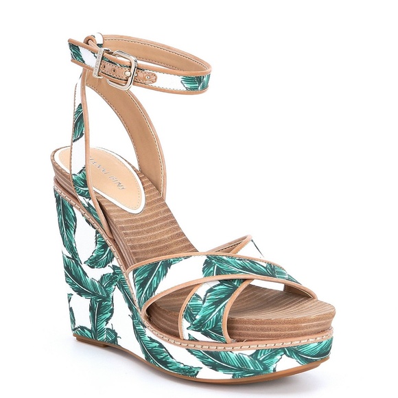 Gianni Bini Shoes - Gianni Bini Lusia Floral Platform Wedge Sandal Size 11M